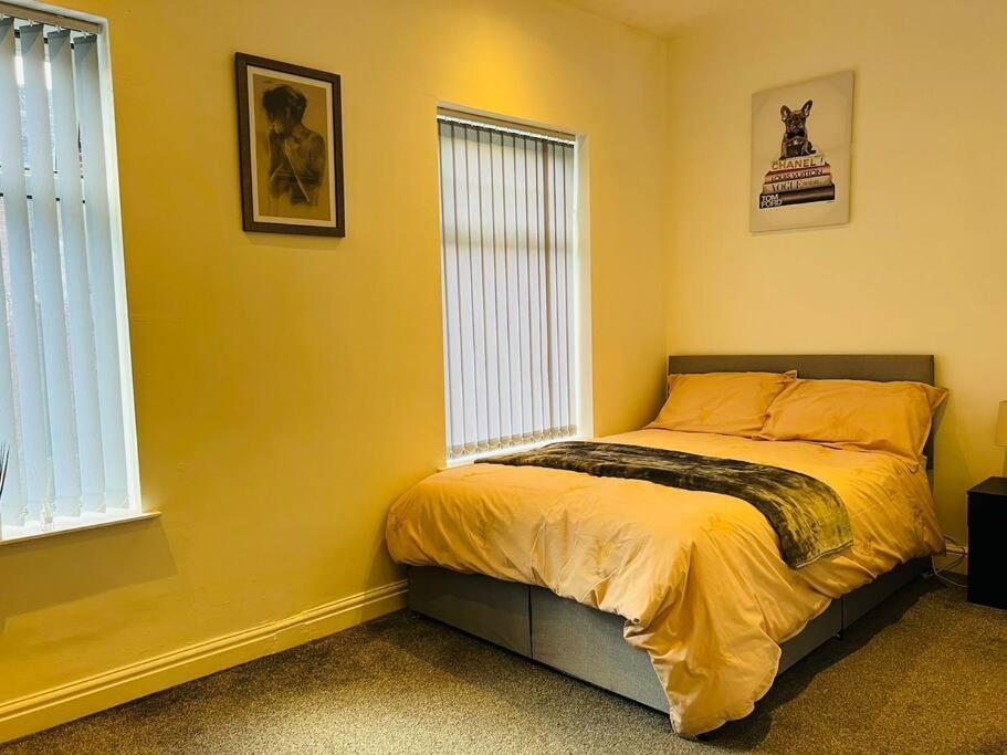 Stoke-on-Trent 4 Bed 4 Bath 6 Guest Lovely Home מראה חיצוני תמונה